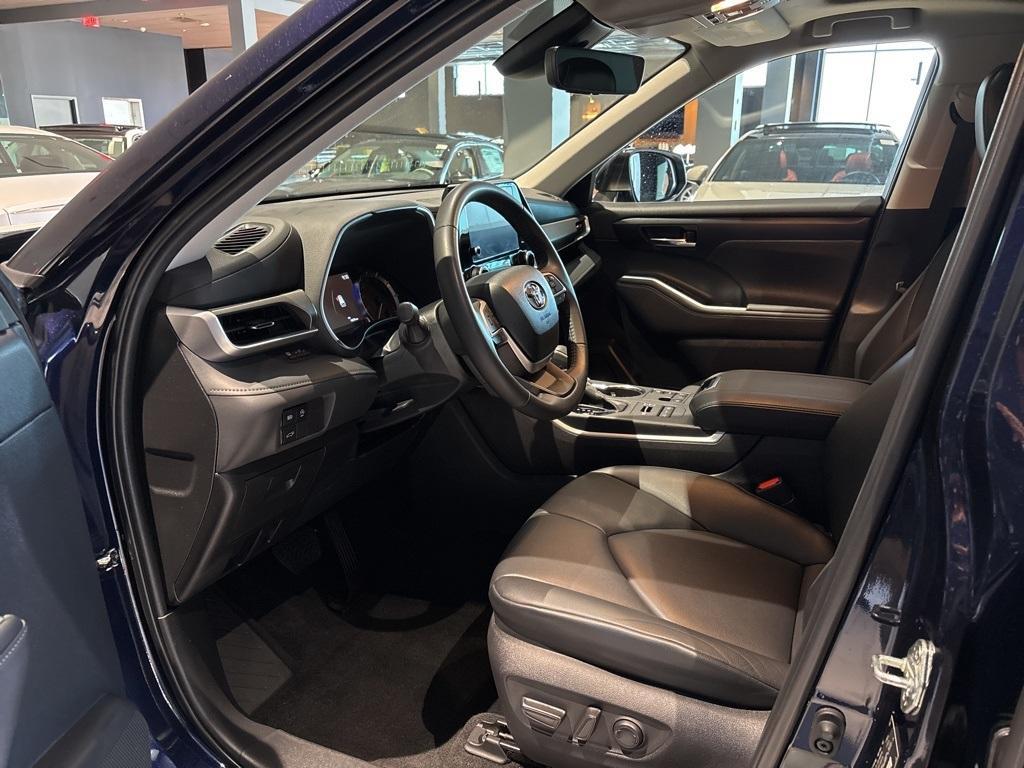 used 2023 Toyota Highlander car, priced at $39,897