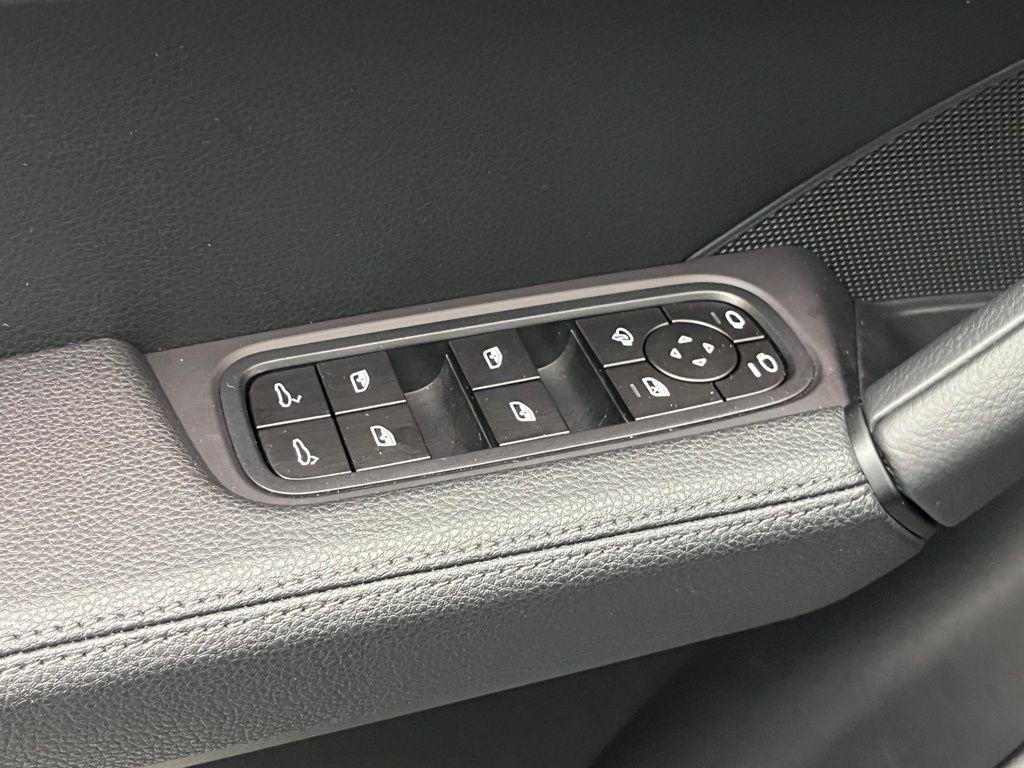 used 2025 Porsche Cayenne car, priced at $86,999