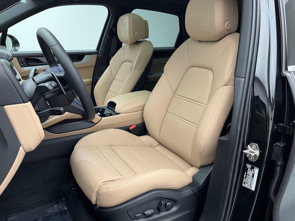 used 2025 Porsche Cayenne car, priced at $86,999