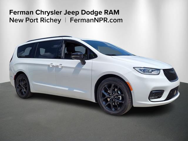 new 2024 Chrysler Pacifica car, priced at $47,997