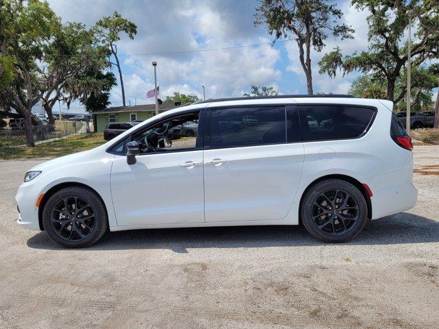 new 2024 Chrysler Pacifica car, priced at $47,997