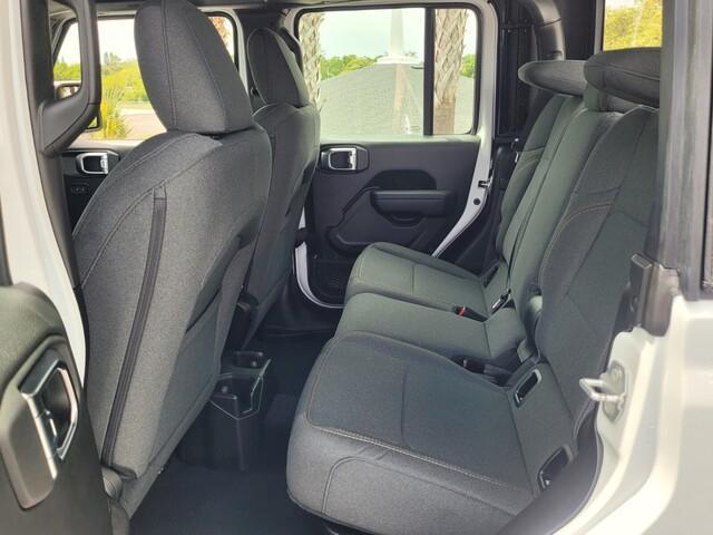 new 2025 Jeep Gladiator car, priced at $36,997