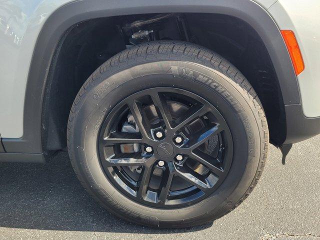 used 2025 Jeep Grand Cherokee car, priced at $35,999