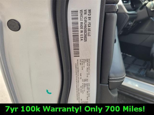 used 2025 Jeep Grand Cherokee car, priced at $33,995