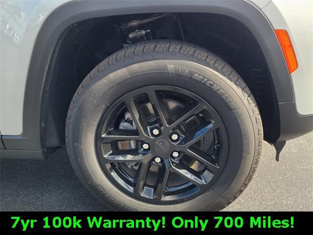 used 2025 Jeep Grand Cherokee car, priced at $33,995