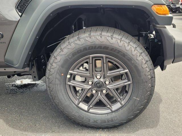 new 2025 Jeep Wrangler car, priced at $42,385