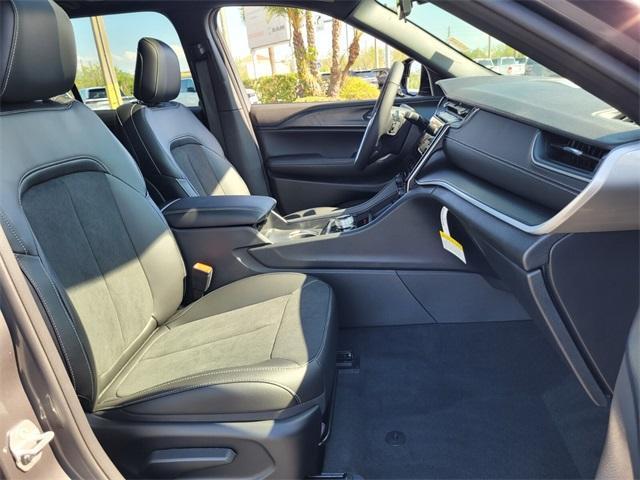 new 2025 Jeep Grand Cherokee car, priced at $35,899