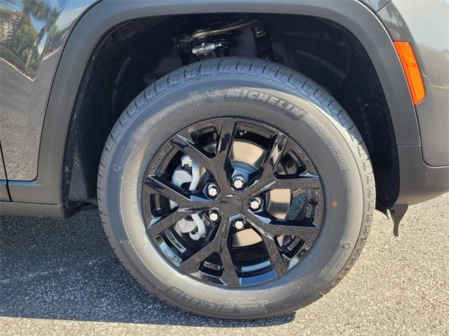 new 2025 Jeep Grand Cherokee car, priced at $35,899
