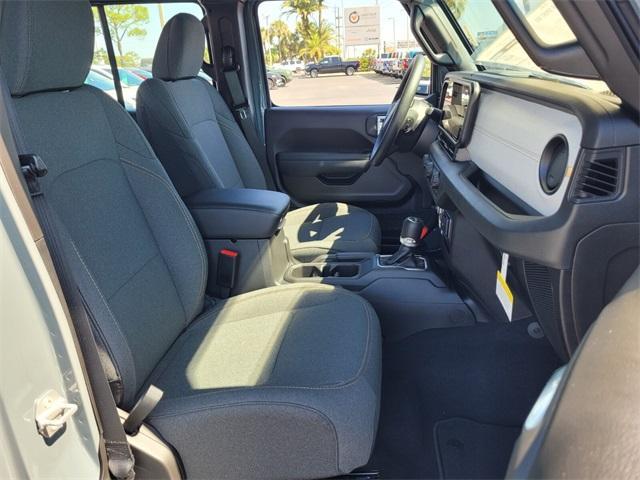 new 2025 Jeep Gladiator car, priced at $34,873