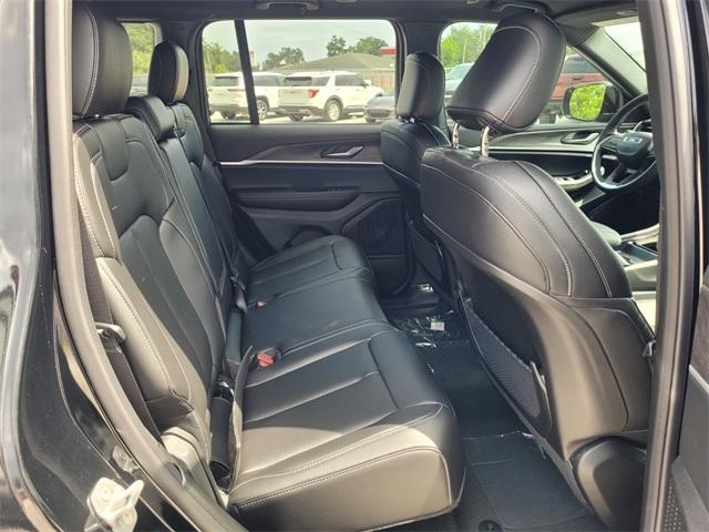 new 2025 Jeep Grand Cherokee car, priced at $38,697