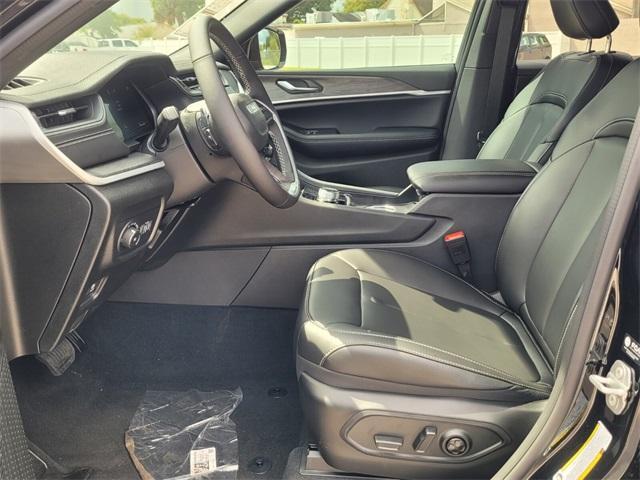 new 2025 Jeep Grand Cherokee car, priced at $38,697