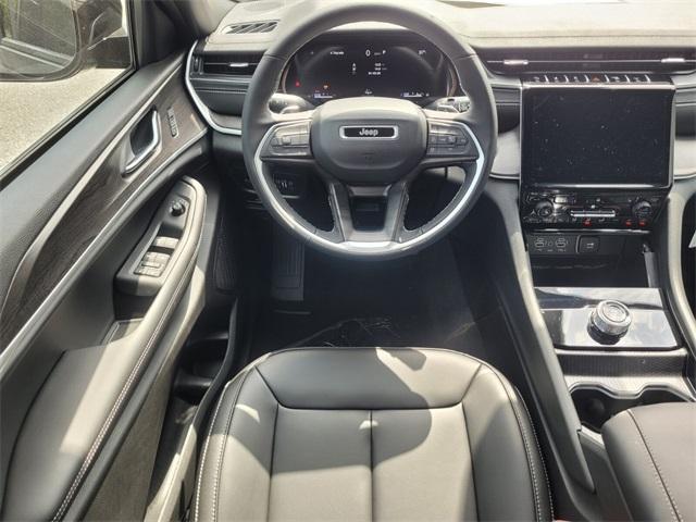 new 2025 Jeep Grand Cherokee car, priced at $38,697