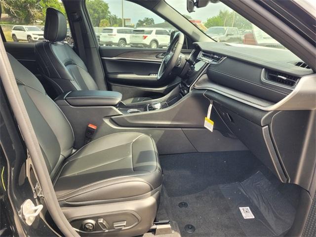 new 2025 Jeep Grand Cherokee car, priced at $38,697