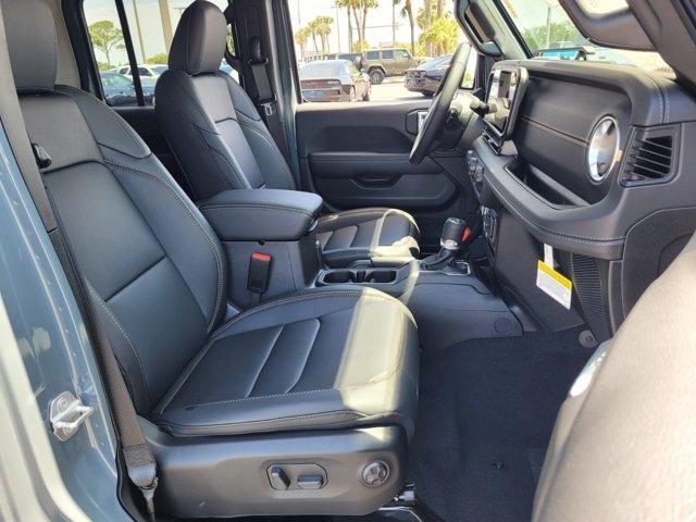 new 2025 Jeep Gladiator car, priced at $42,997