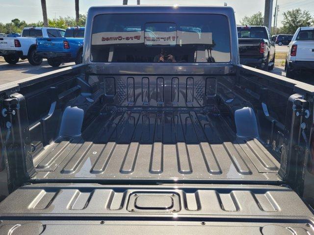 new 2025 Jeep Gladiator car, priced at $45,873