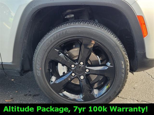 used 2022 Jeep Grand Cherokee car, priced at $30,999