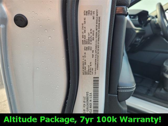 used 2022 Jeep Grand Cherokee car, priced at $30,999