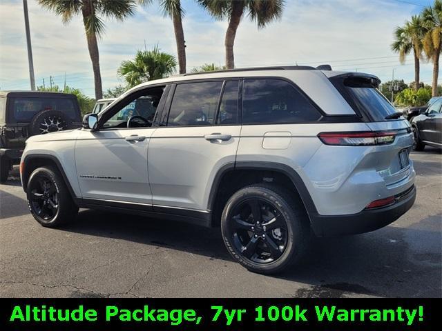 used 2022 Jeep Grand Cherokee car, priced at $30,999
