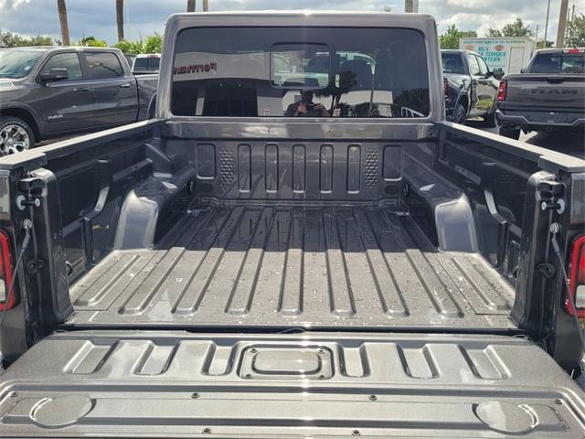 new 2025 Jeep Gladiator car, priced at $43,457