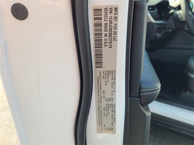 new 2025 Jeep Grand Cherokee car, priced at $42,997