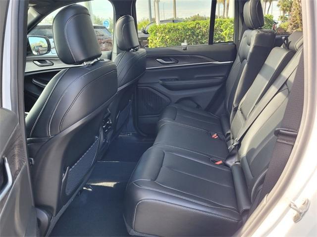 new 2025 Jeep Grand Cherokee car, priced at $42,997