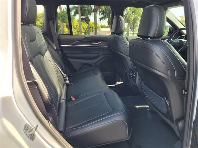 new 2025 Jeep Grand Cherokee car, priced at $42,997