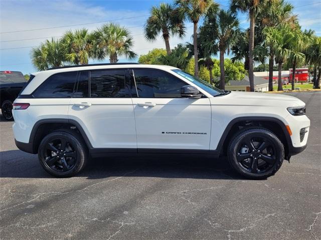 new 2025 Jeep Grand Cherokee car, priced at $42,997