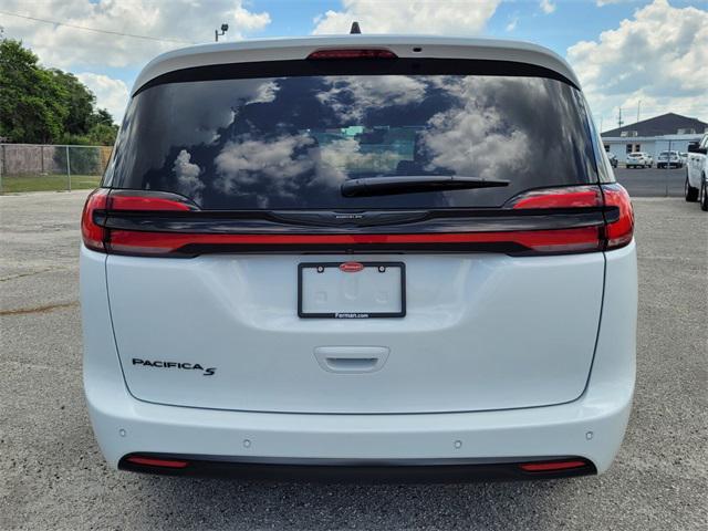 new 2024 Chrysler Pacifica car, priced at $36,830