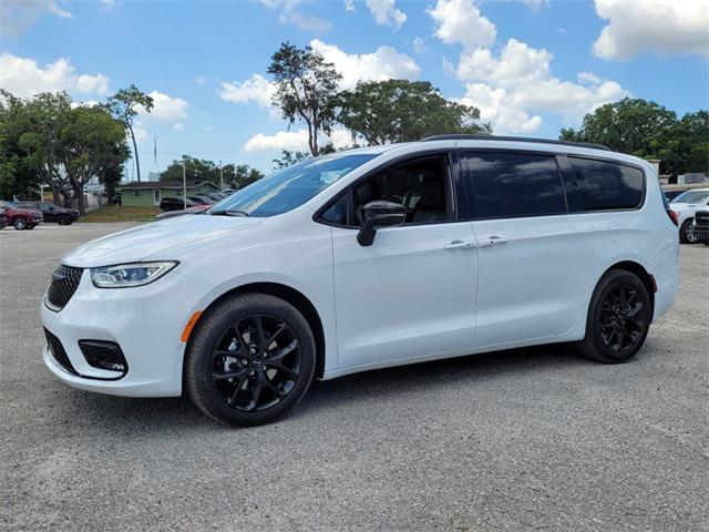 new 2024 Chrysler Pacifica car, priced at $36,830