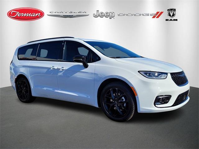 new 2024 Chrysler Pacifica car, priced at $36,853