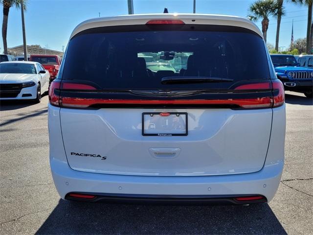 new 2024 Chrysler Pacifica car, priced at $42,697