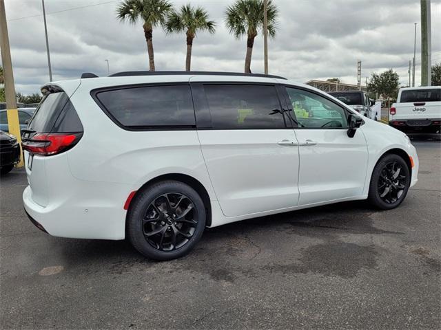 new 2024 Chrysler Pacifica car, priced at $42,997