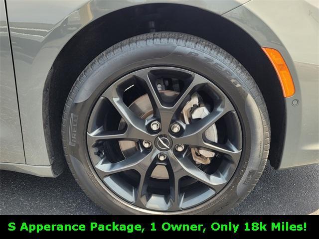 used 2023 Chrysler Pacifica car, priced at $40,500