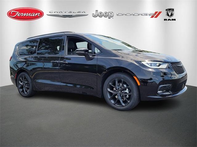 new 2025 Chrysler Pacifica car, priced at $45,597