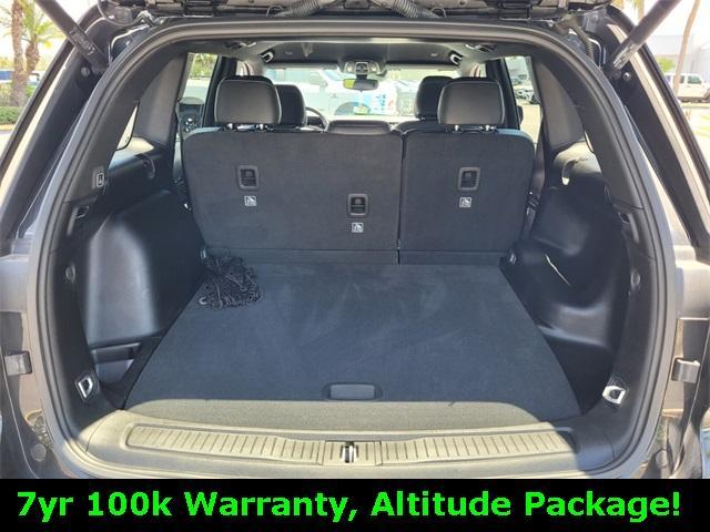 used 2022 Jeep Grand Cherokee car, priced at $31,555