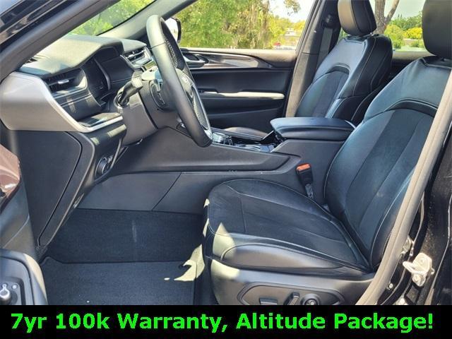 used 2022 Jeep Grand Cherokee car, priced at $31,555