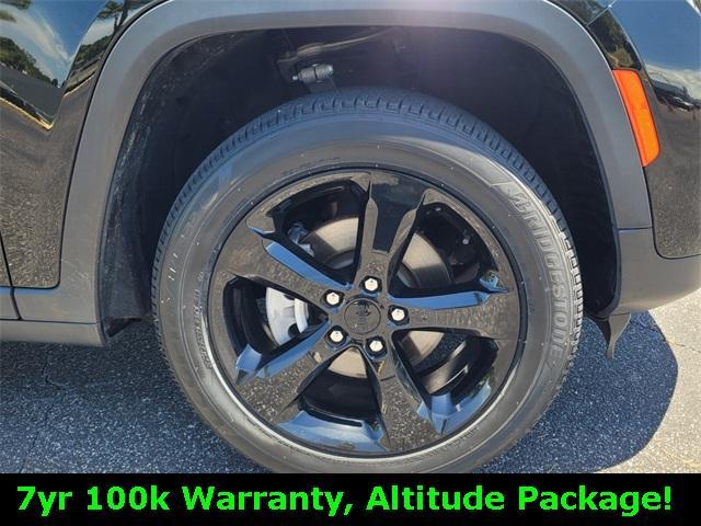 used 2022 Jeep Grand Cherokee car, priced at $31,555