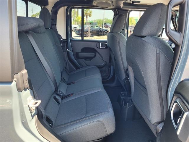 new 2025 Jeep Gladiator car, priced at $39,989