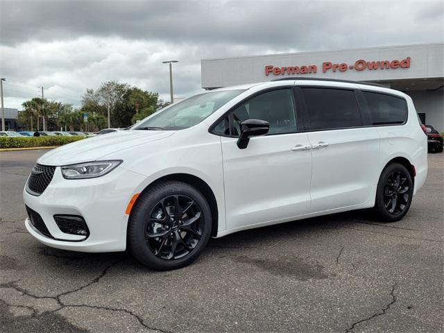 new 2024 Chrysler Pacifica car, priced at $41,797