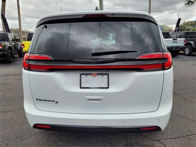 new 2024 Chrysler Pacifica car, priced at $42,797