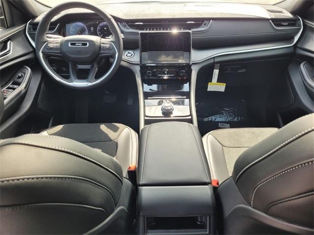new 2025 Jeep Grand Cherokee car, priced at $35,670