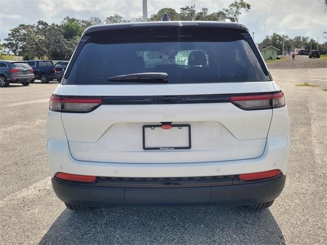 new 2025 Jeep Grand Cherokee car, priced at $35,670