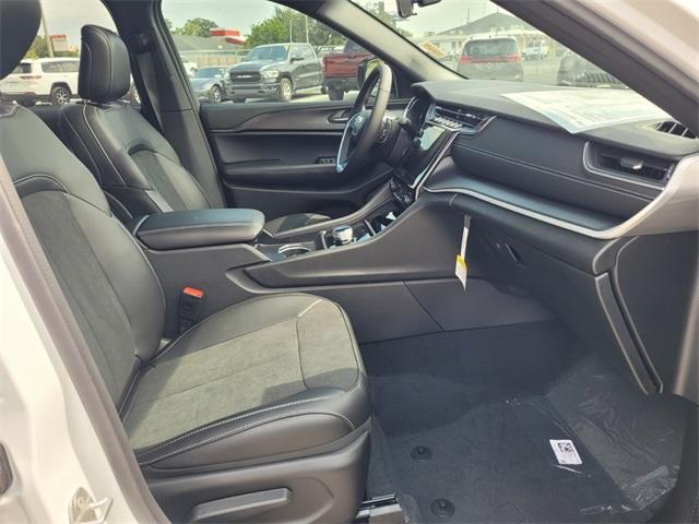 new 2025 Jeep Grand Cherokee car, priced at $35,670