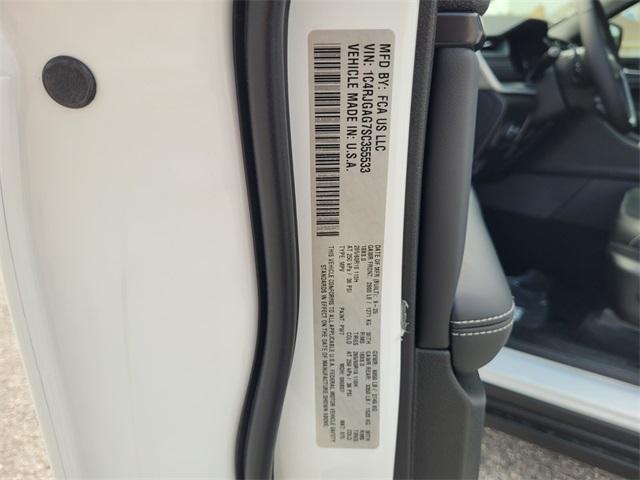 new 2025 Jeep Grand Cherokee car, priced at $35,670