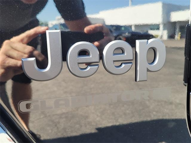 new 2025 Jeep Gladiator car, priced at $43,997