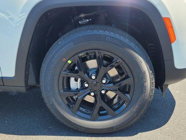 new 2025 Jeep Grand Cherokee car, priced at $40,995
