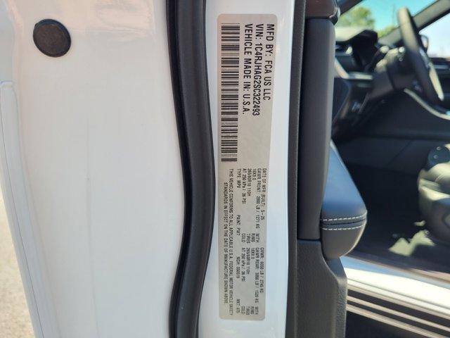 new 2025 Jeep Grand Cherokee car, priced at $40,995