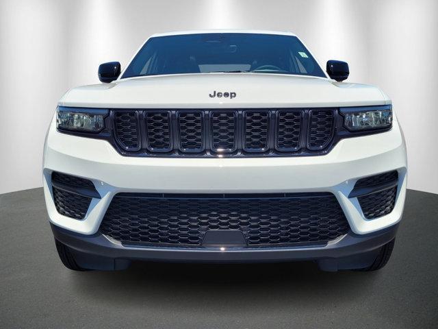 new 2025 Jeep Grand Cherokee car, priced at $40,995