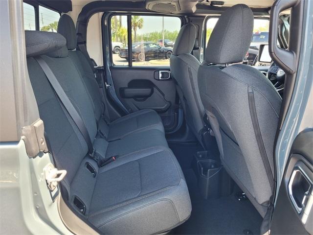new 2025 Jeep Gladiator car, priced at $40,987