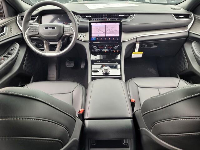 new 2025 Jeep Grand Cherokee car, priced at $44,557